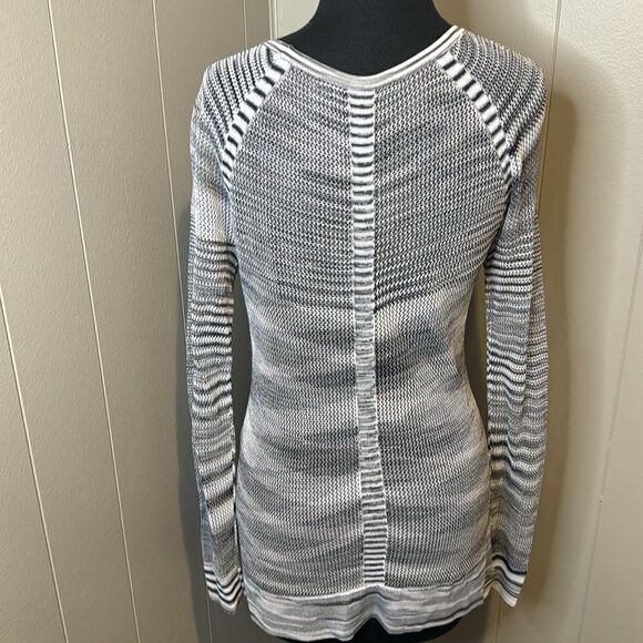 Rag & Bone gray/blue marled lightweight open knit scoops neck sweater. Small - Picture 4 of 8